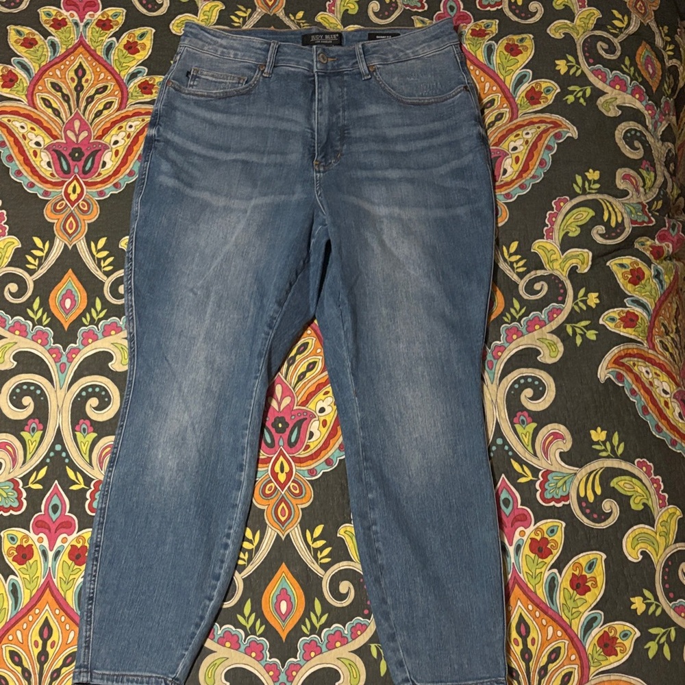 Judy Blue Classic Blue Cropped Jeans
